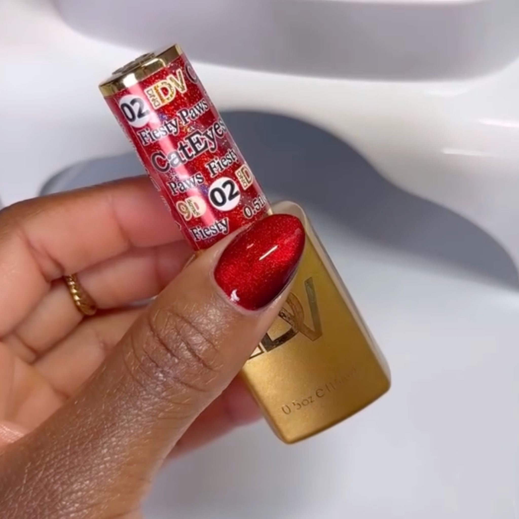 DIVA 9D Cat Eye Glassball #02 - Fiesty Paws