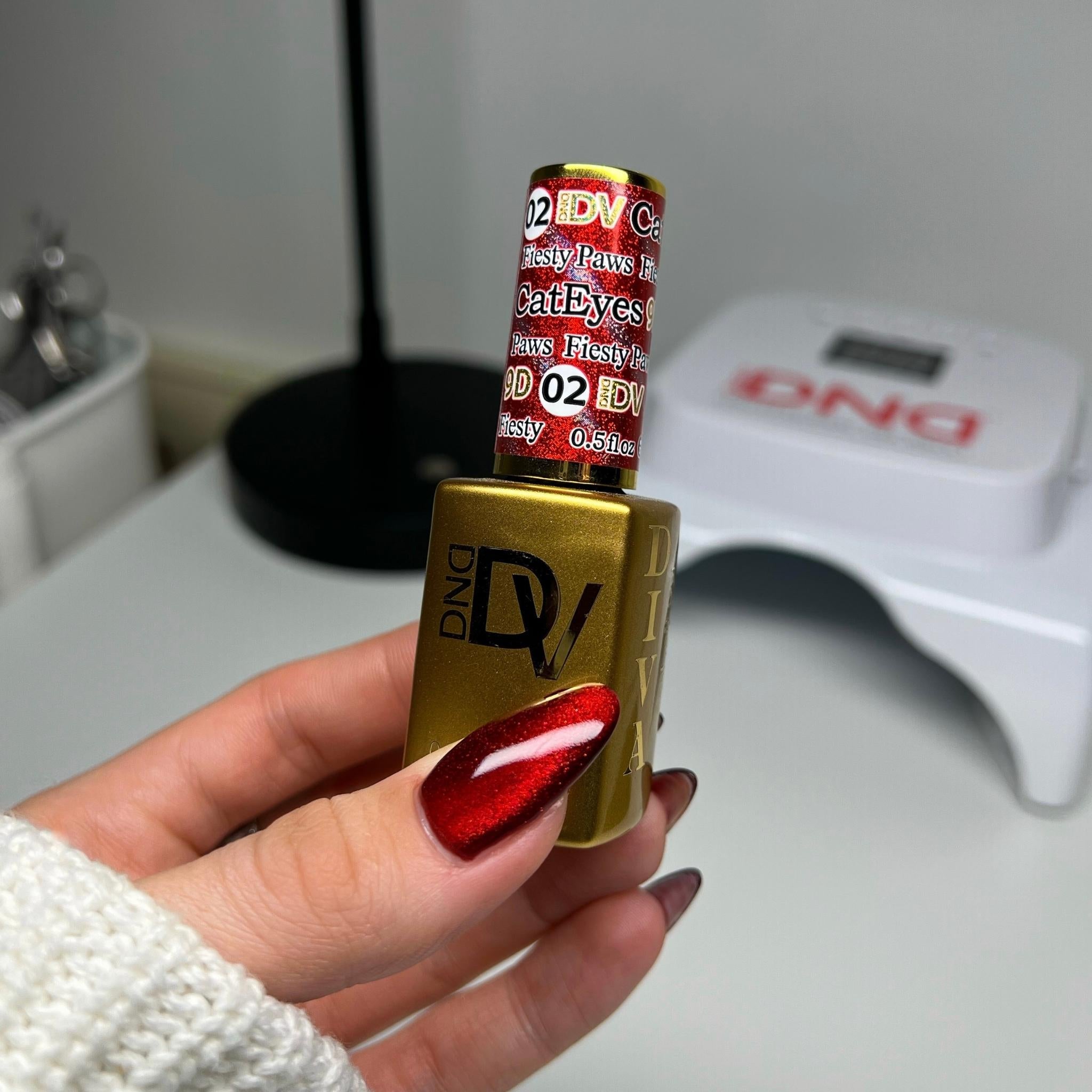 DIVA 9D Cat Eye Glassball #02 - Fiesty Paws